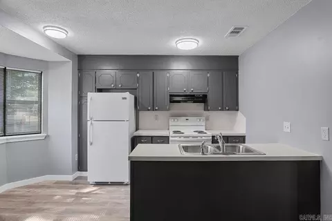 Kitchen - 902-906 Dismukes Ave, Lonoke, AR 72086 photo 3 of 5