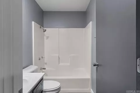 Bath - 902-906 Dismukes Ave, Lonoke, AR 72086 photo 3 of 5