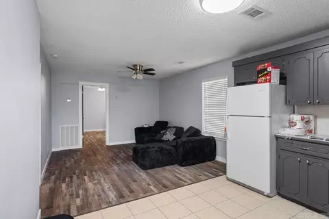 Entry Way - 902-906 Dismukes Ave, Lonoke, AR 72086 photo 1 of 2