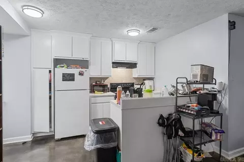 Kitchen - 902-906 Dismukes Ave, Lonoke, AR 72086 photo 5 of 5