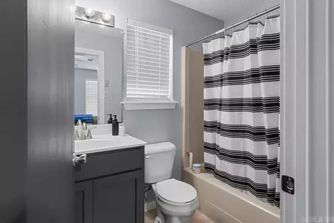 Bath - 902-906 Dismukes Ave, Lonoke, AR 72086 photo 1 of 5