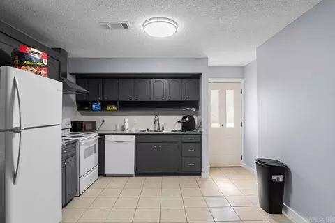 Kitchen - 902-906 Dismukes Ave, Lonoke, AR 72086 photo 2 of 5