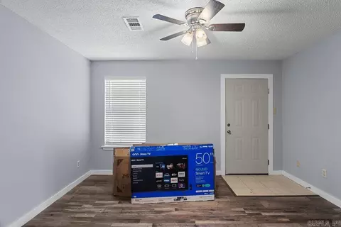 Living - 902-906 Dismukes Ave, Lonoke, AR 72086 photo 1 of 4