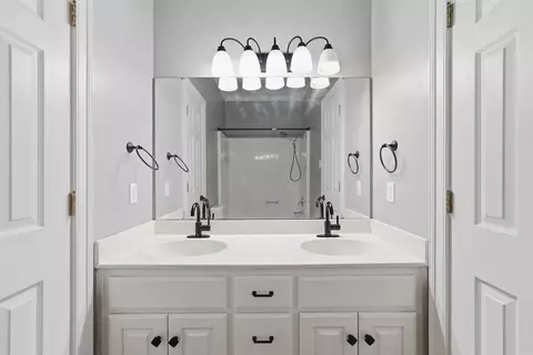 Bath - 1810 Amelia Dr, Conway, AR 72034 photo 1 of 5