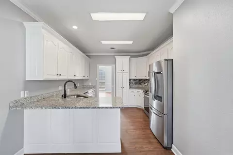 Kitchen - 1810 Amelia Dr, Conway, AR 72034 photo 5 of 6
