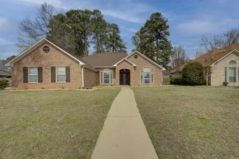 122 Corley Cir, Wake Village, TX 75501