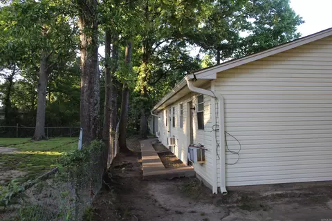 Exterior - 1600 N Lane St, Pine Bluff, AR 71602 photo 2 of 9