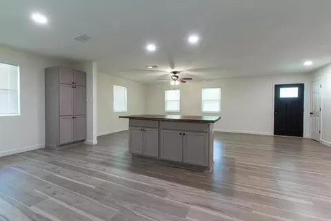 Living - 2103 Wright Ave, Benton, AR 72019 photo 7 of 14