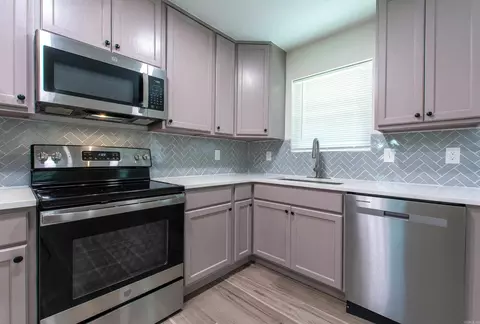 Kitchen - 2103 Wright Ave, Benton, AR 72019 photo 5 of 5