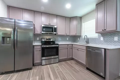 Kitchen - 2103 Wright Ave, Benton, AR 72019 photo 4 of 5