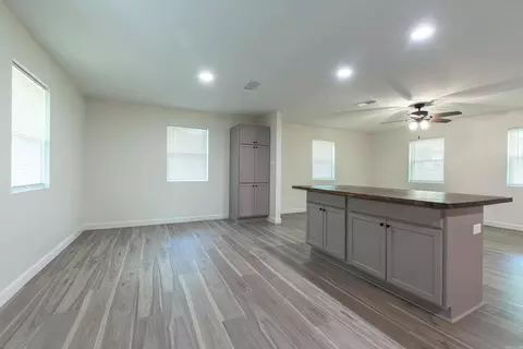 Living - 2103 Wright Ave, Benton, AR 72019 photo 8 of 14