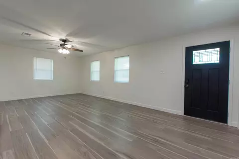 Living - 2103 Wright Ave, Benton, AR 72019 photo 1 of 14