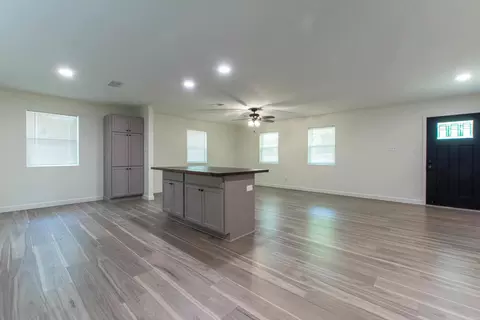 Living - 2103 Wright Ave, Benton, AR 72019 photo 9 of 14