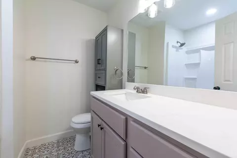 Bath - 2103 Wright Ave, Benton, AR 72019 photo 6 of 6