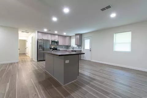 Kitchen - 2103 Wright Ave, Benton, AR 72019 photo 1 of 5