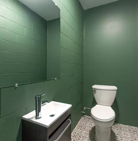 Bath - 2103 Wright Ave, Benton, AR 72019 photo 5 of 6