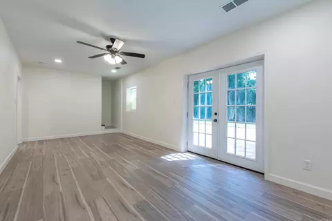 Living - 2103 Wright Ave, Benton, AR 72019 photo 14 of 14