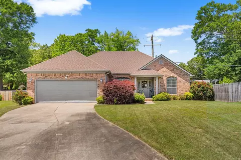 1004 Colonial Dr, Jacksonville, AR 72076