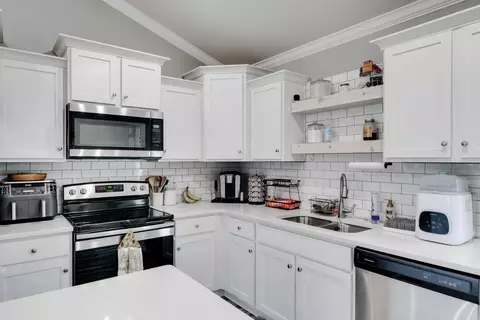 Kitchen - 47 Whitetail Dr, Ward, AR 72176 photo 3 of 3