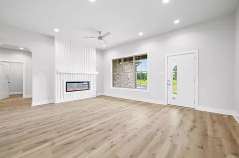 Living - 738 Grand Valley Loop, Austin, AR 72007 photo 2 of 3