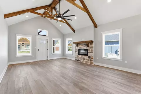 Living - 4 Quartet Cv, Greenbrier, AR 72058 photo 2 of 3