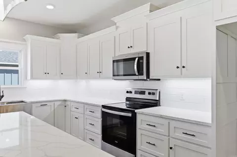 Kitchen - 4 Quartet Cv, Greenbrier, AR 72058 photo 4 of 6
