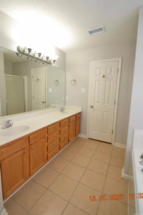Bath - 11 Farrah Dr, Ward, AR 72176 photo 2 of 6
