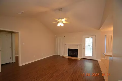 Living - 11 Farrah Dr, Ward, AR 72176 photo 2 of 3