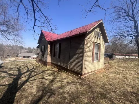Exterior - 1210 Walker Ave, Mammoth Spring, AR 72554 photo 4 of 5