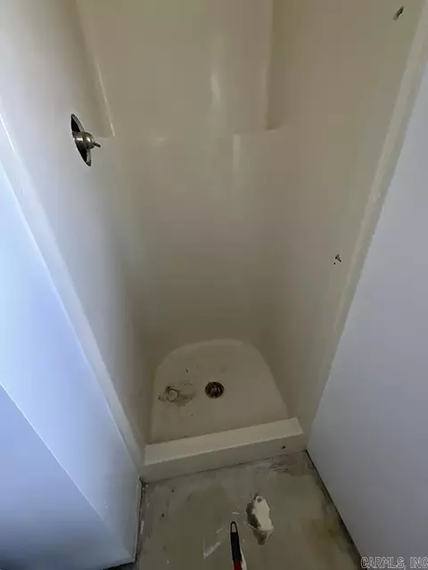 Bath - 9 Mockingbird Ln, Conway, AR 72032 photo 3 of 3