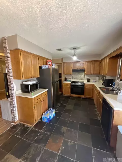 Kitchen - 9 Mockingbird Ln, Conway, AR 72032 photo 3 of 3
