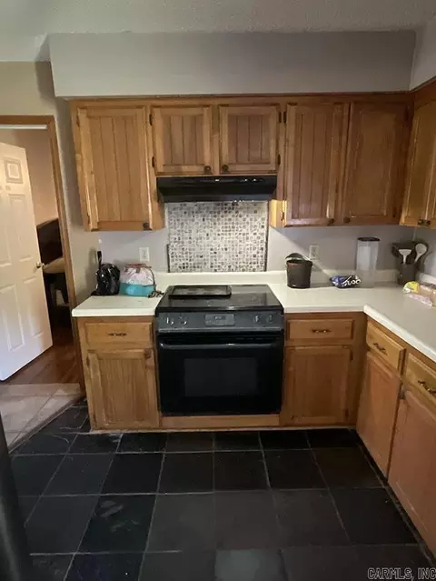 Kitchen - 9 Mockingbird Ln, Conway, AR 72032 photo 2 of 3