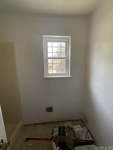 Bath - 9 Mockingbird Ln, Conway, AR 72032 photo 2 of 3