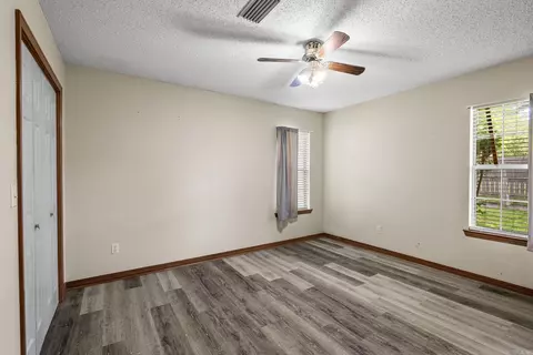 Bedroom - 355 Comanche Trl, Conway, AR 72032 photo 5 of 6