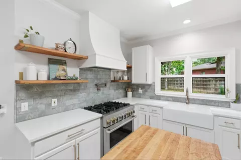 Kitchen - 370 Pippinpost Dr, Conway, AR 72034 photo 3 of 4