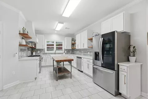 Kitchen - 370 Pippinpost Dr, Conway, AR 72034 photo 1 of 4