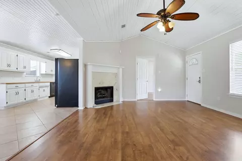 Living - 315 Dugger Rd, Beebe, AR 72012 photo 4 of 10