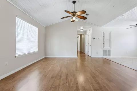 Living - 315 Dugger Rd, Beebe, AR 72012 photo 2 of 10