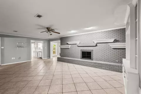 Living - 38 White Oak Dr, Conway, AR 72034 photo 3 of 4