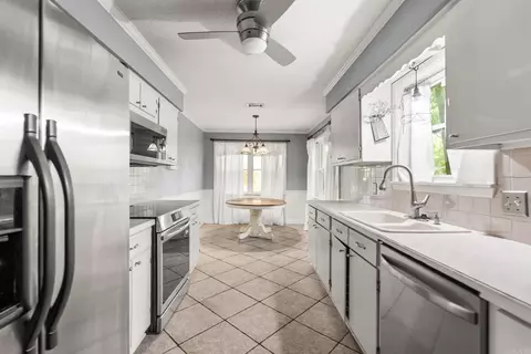 Kitchen - 38 White Oak Dr, Conway, AR 72034 photo 1 of 2