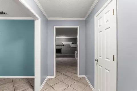 Entry Way - 38 White Oak Dr, Conway, AR 72034 photo 3 of 3