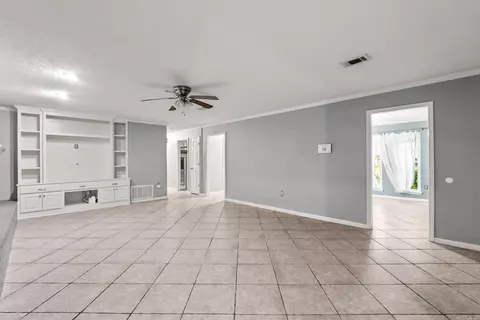 Living - 38 White Oak Dr, Conway, AR 72034 photo 2 of 4