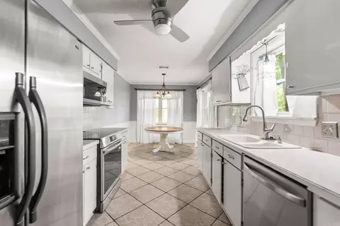 Kitchen - 38 White Oak Dr, Conway, AR 72034 photo 1 of 2
