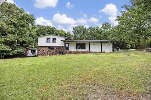 1878 Paradise Acres Rd, Russellville, AR 72802