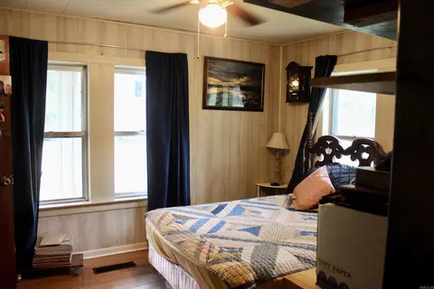Bedroom - 903 E Sullenberger Ave, Malvern, AR 72104 photo 1 of 3