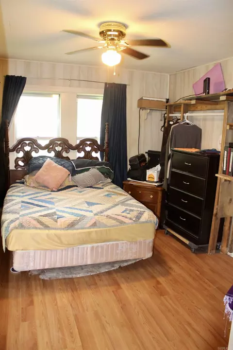 Bedroom - 903 E Sullenberger Ave, Malvern, AR 72104 photo 2 of 3
