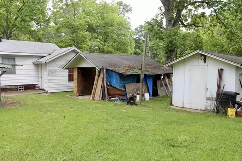 Exterior - 903 E Sullenberger Ave, Malvern, AR 72104 photo 8 of 13