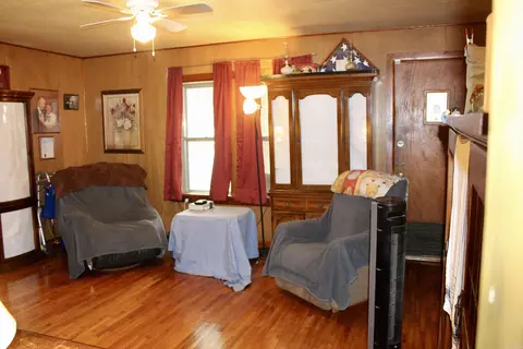 Living - 903 E Sullenberger Ave, Malvern, AR 72104 photo 1 of 1