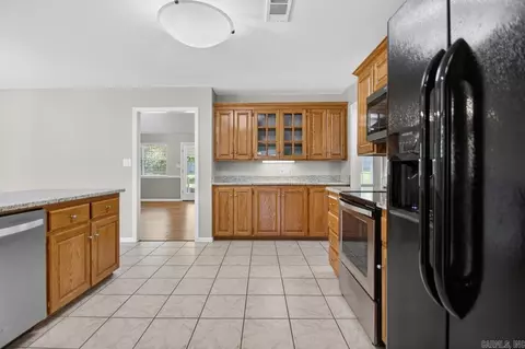 Kitchen - 1721 Regency Dr, Malvern, AR 72104 photo 4 of 5