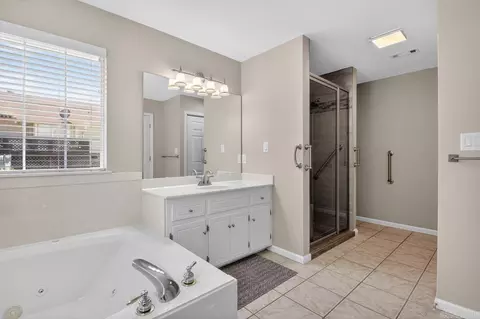Bath - 1721 Regency Dr, Malvern, AR 72104 photo 4 of 5
